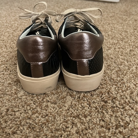 Shu shop Tennis Shoe - Picture 4 of 7